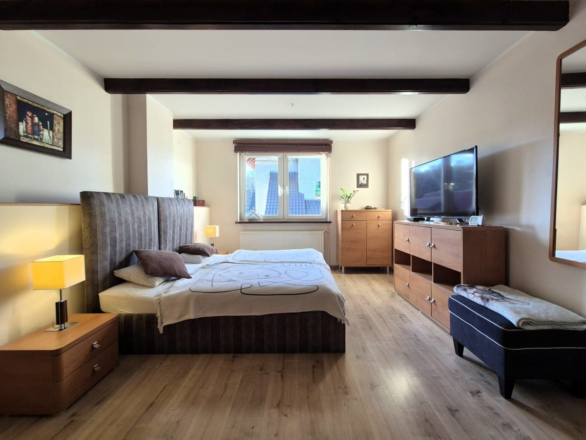 Dom 10 pokojowe na Sprzedaż