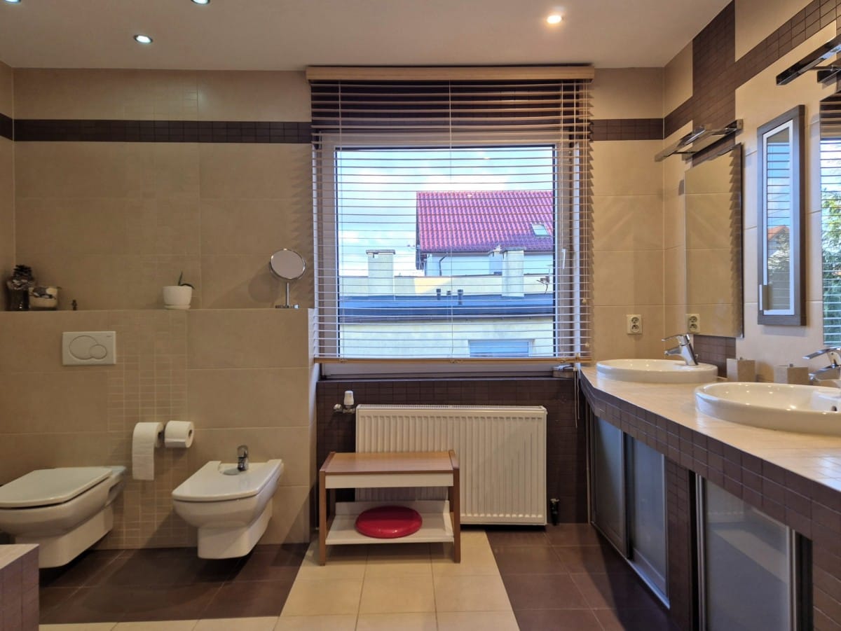 Dom 10 pokojowe na Sprzedaż