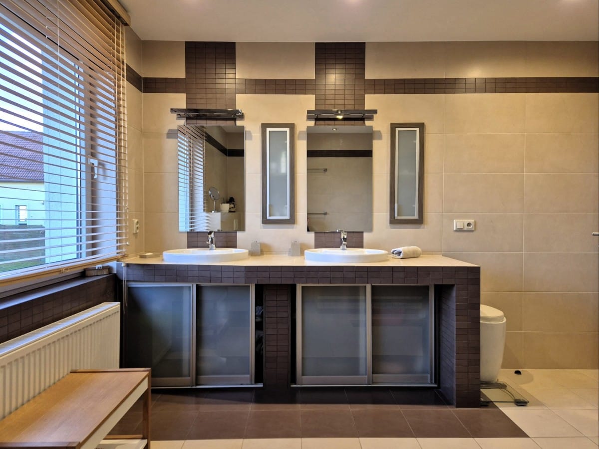 Dom 10 pokojowe na Sprzedaż