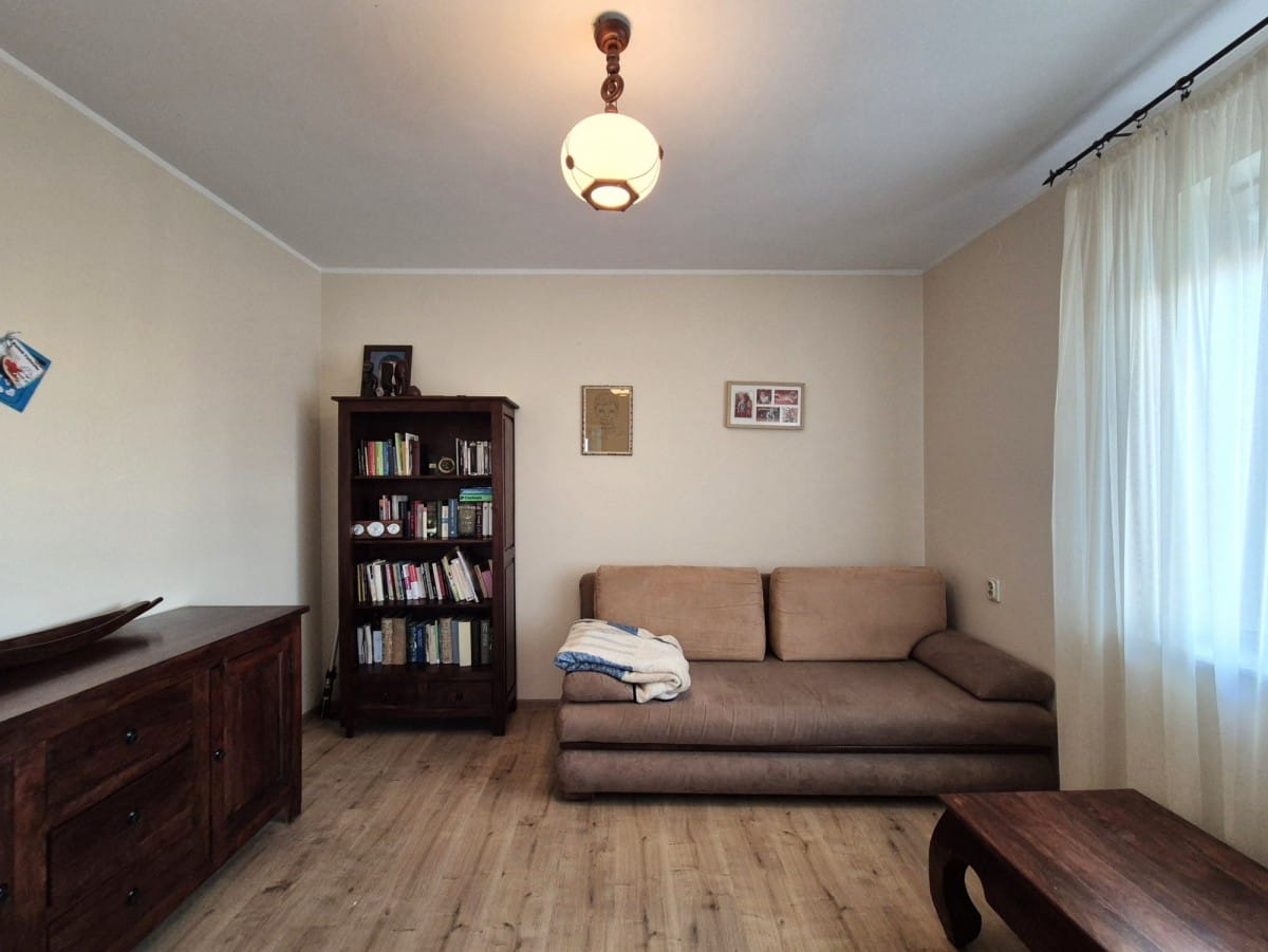 Dom 10 pokojowe na Sprzedaż