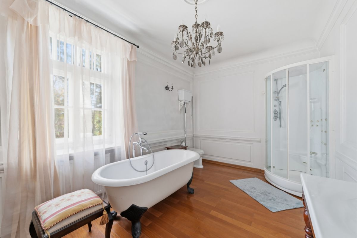 Dom 7 pokojowe na Sprzedaż