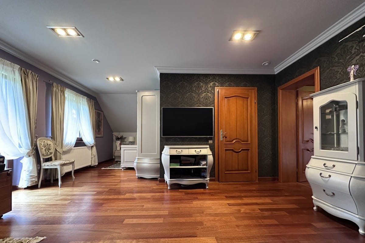 Dom 5 pokojowe na Sprzedaż