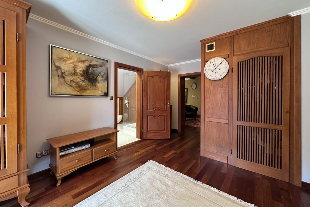 Dom 5 pokojowe na Sprzedaż