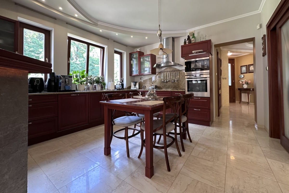 Dom 5 pokojowe na Sprzedaż