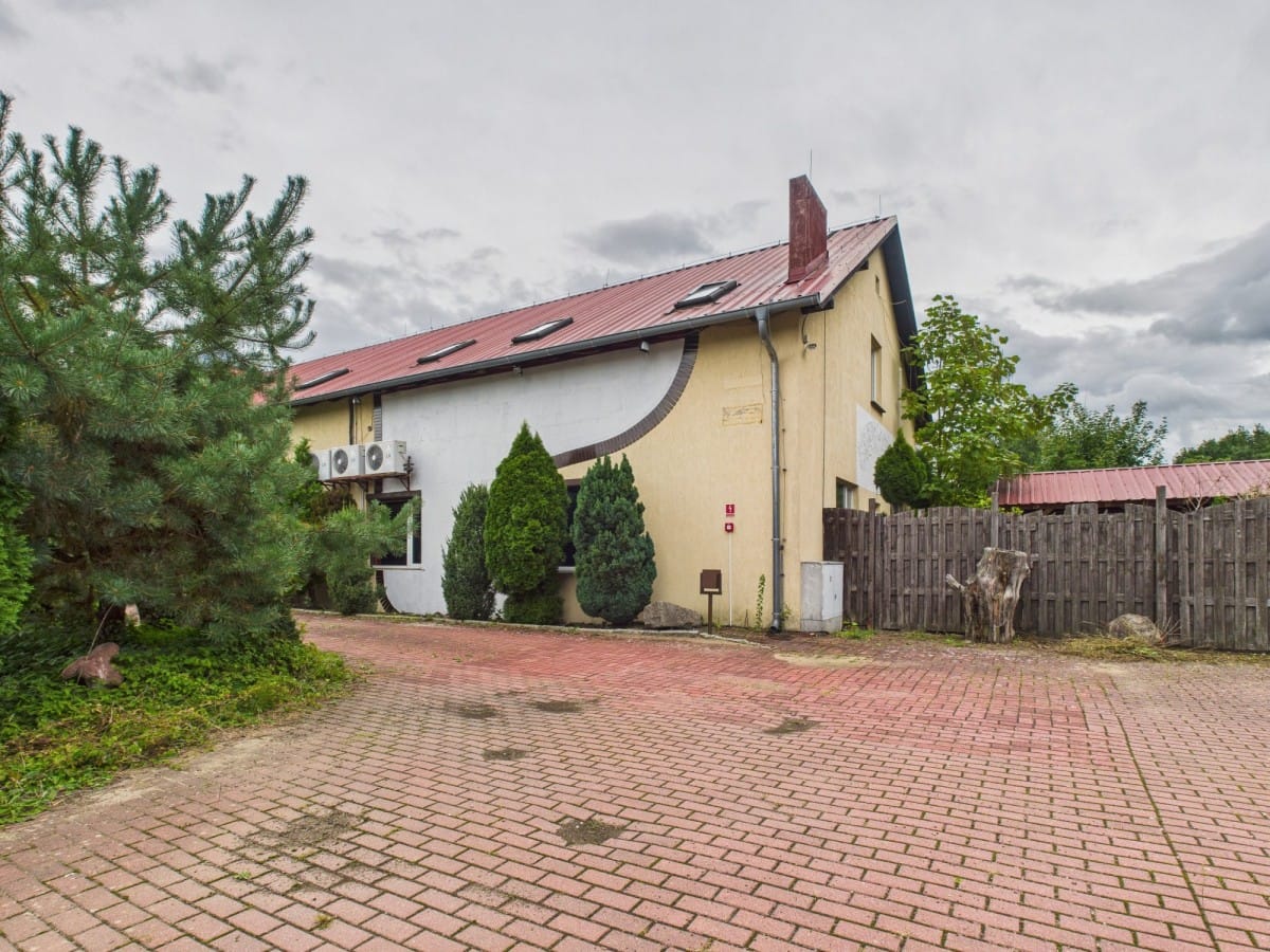 Dom 19 pokojowe na Sprzedaż