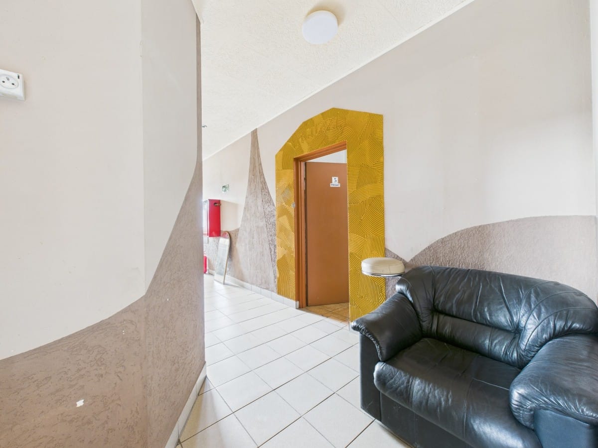 Dom 19 pokojowe na Sprzedaż