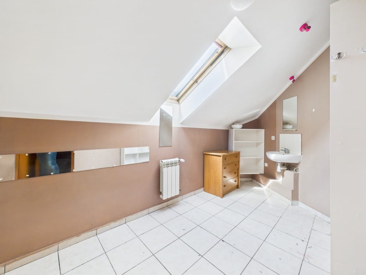 Dom 19 pokojowe na Sprzedaż