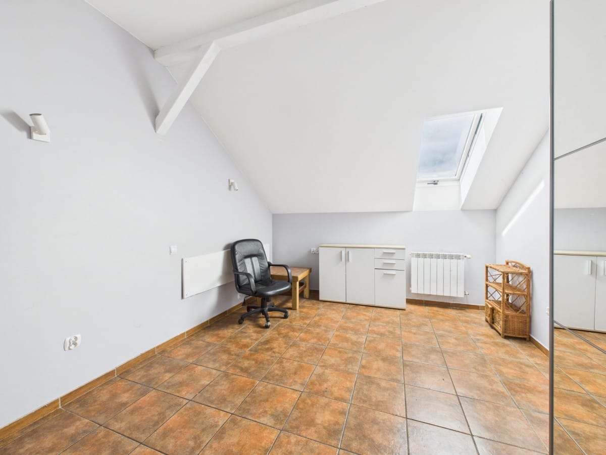 Dom 19 pokojowe na Sprzedaż