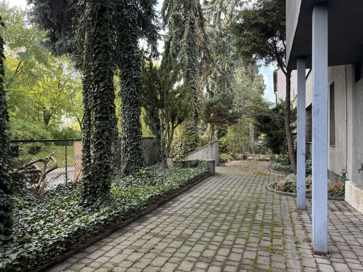 Lokal użytkowy  pokojowe na Sprzedaż