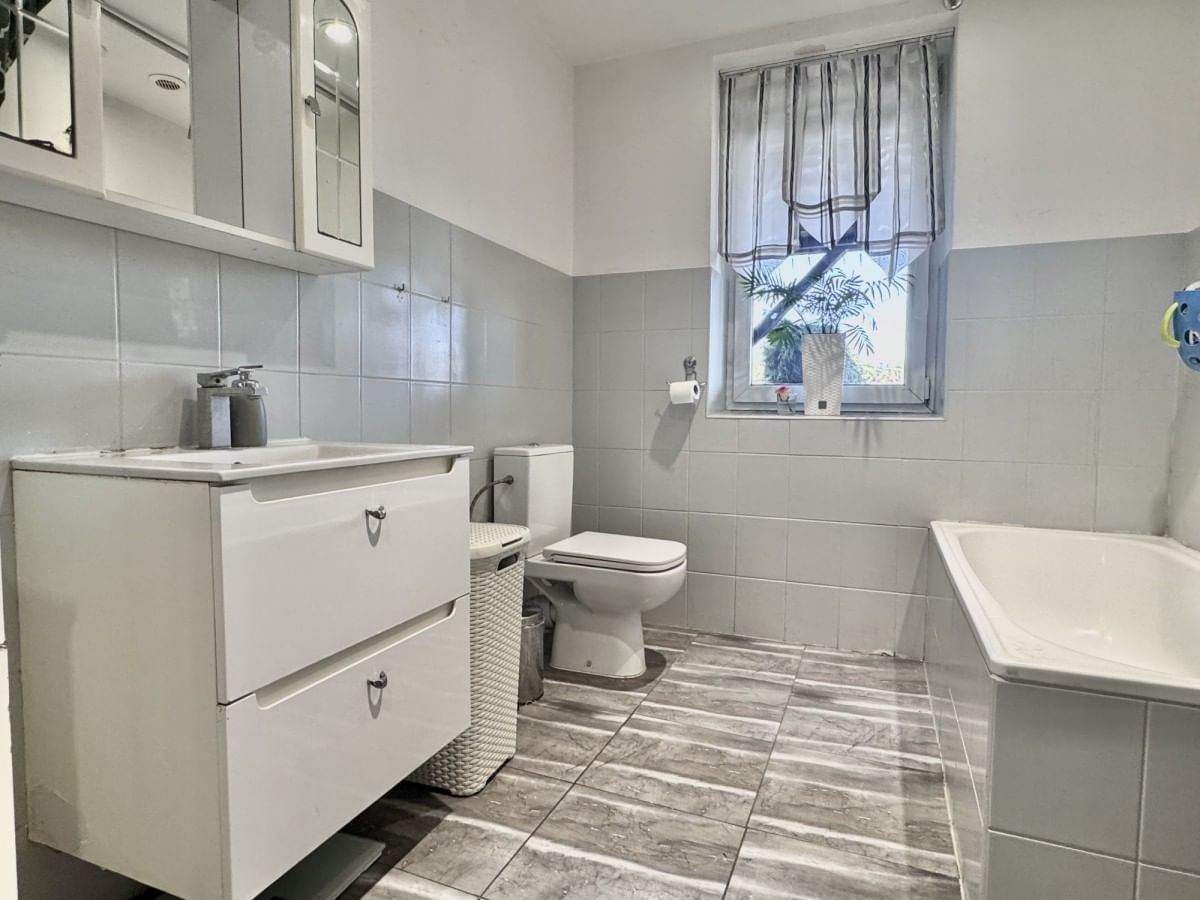 Dom 4 pokojowe na Sprzedaż