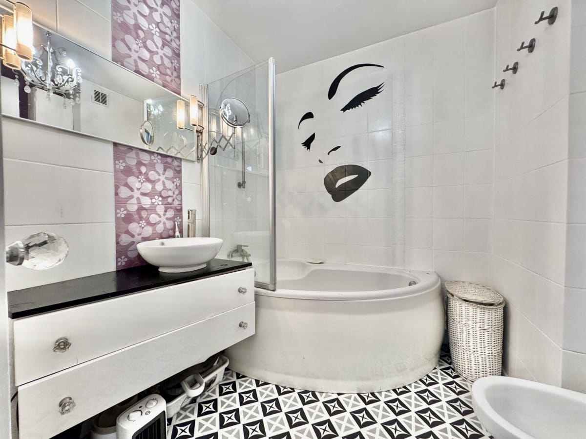 Mieszkanie 4 pokojowe na Sprzedaż