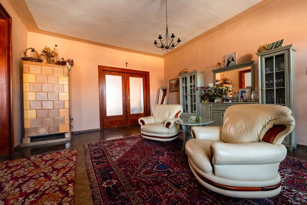 Dom 10 pokojowe na Sprzedaż