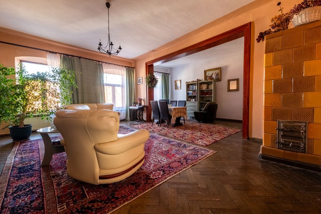 Dom 10 pokojowe na Sprzedaż