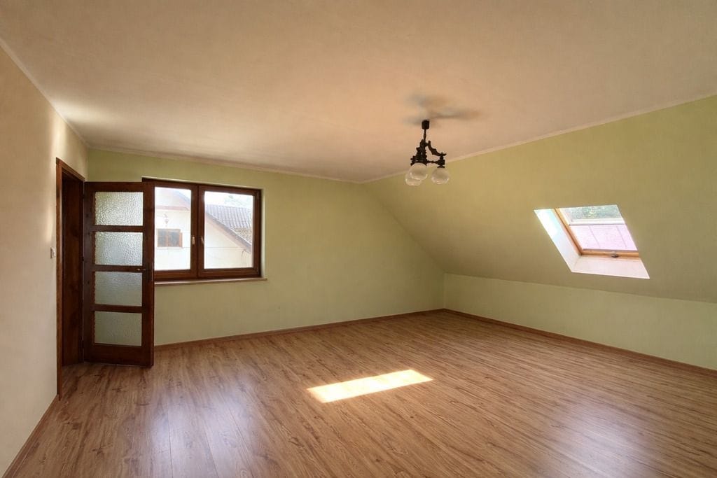 Dom 8 pokojowe na Sprzedaż