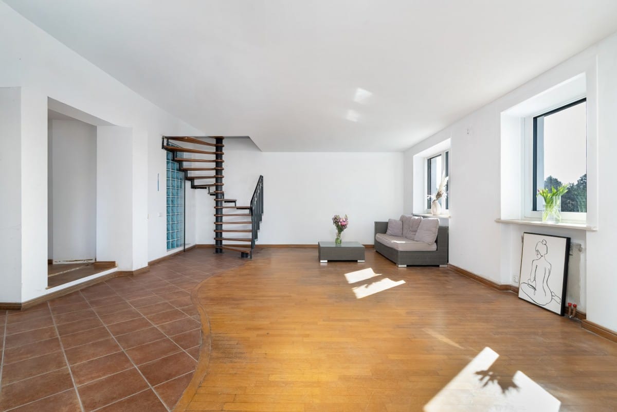 Mieszkanie 5 pokojowe na Sprzedaż