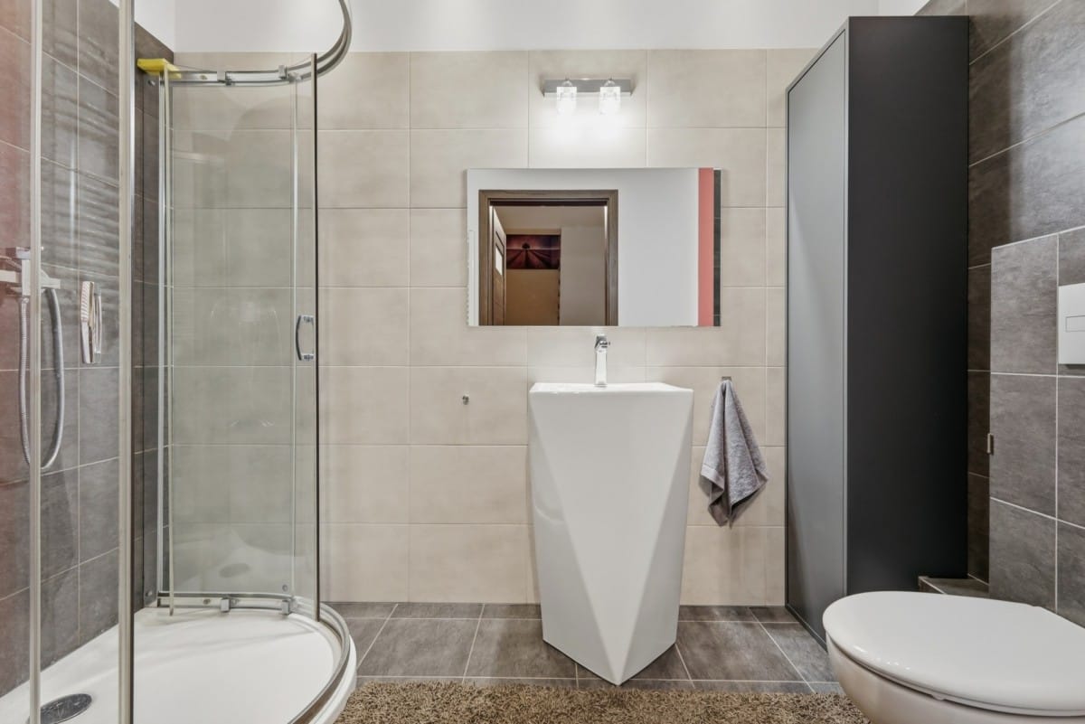 Dom 7 pokojowe na Sprzedaż