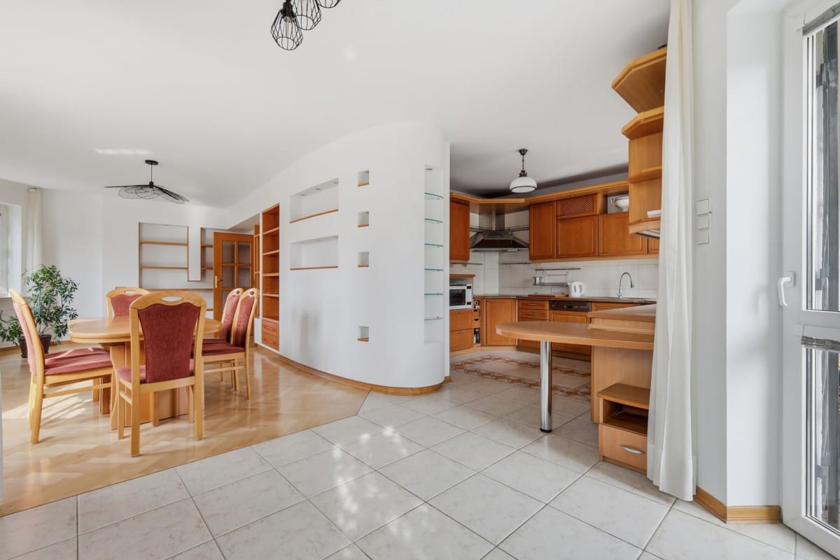 Mieszkanie 5 pokojowe na Sprzedaż