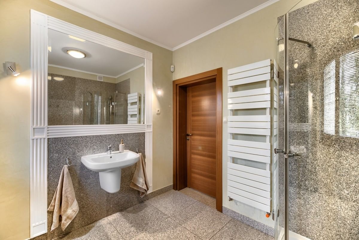 Dom 6 pokojowe na Sprzedaż