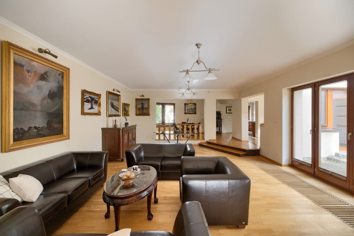 Dom 6 pokojowe na Sprzedaż