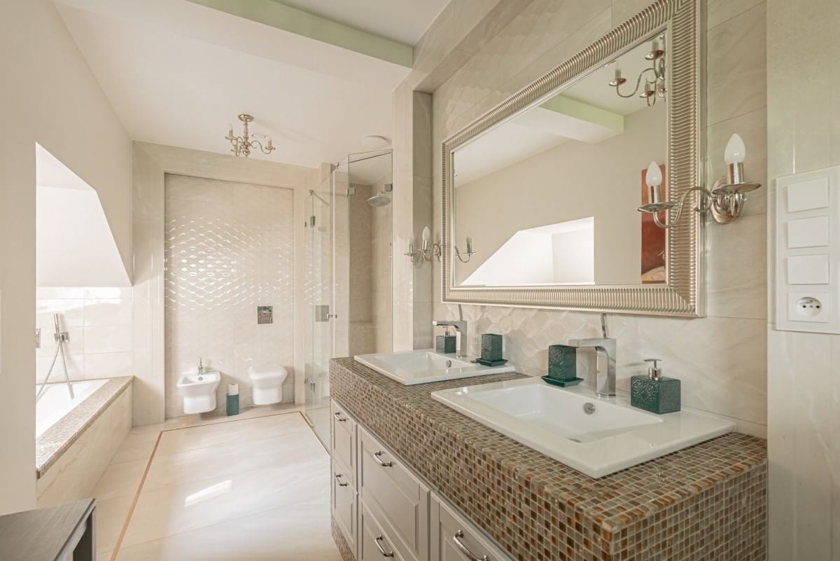 Dom 9 pokojowe na Sprzedaż