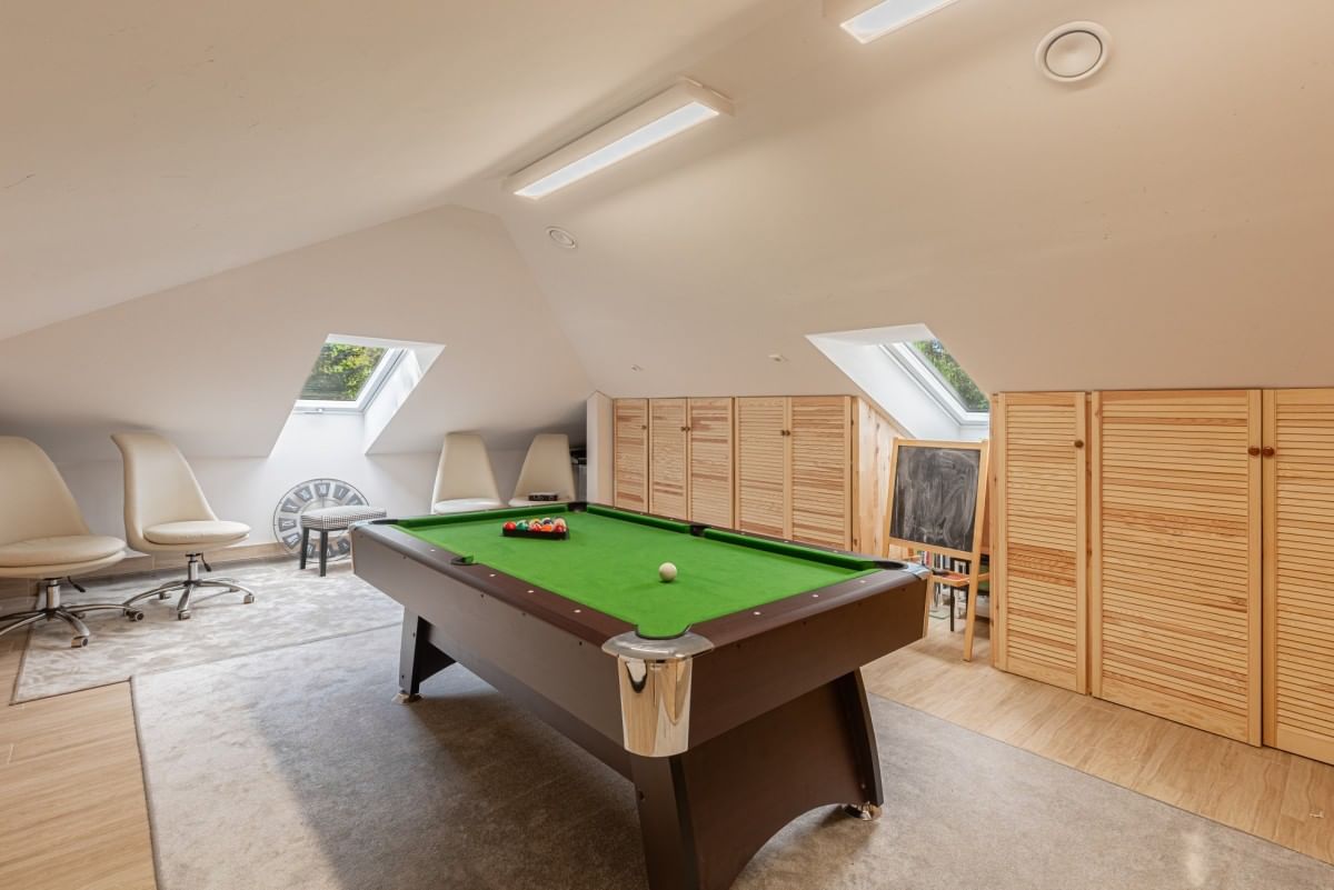 Dom 9 pokojowe na Sprzedaż