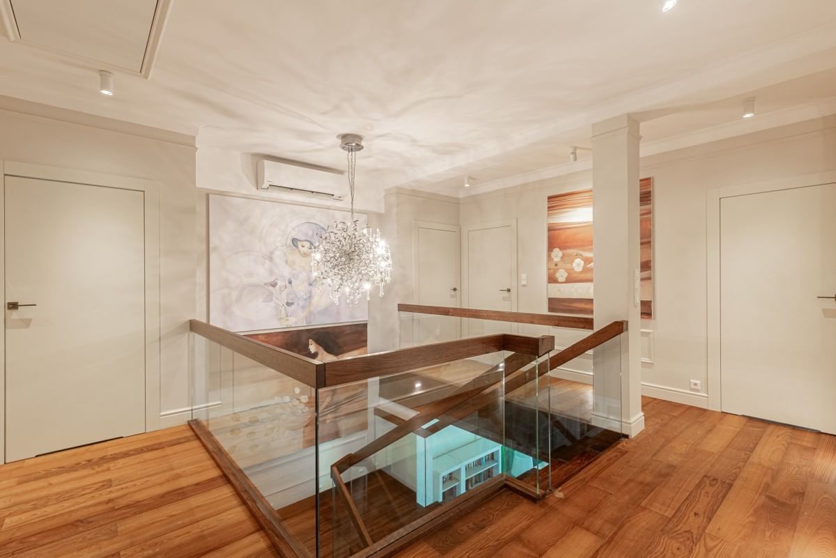 Dom 9 pokojowe na Sprzedaż