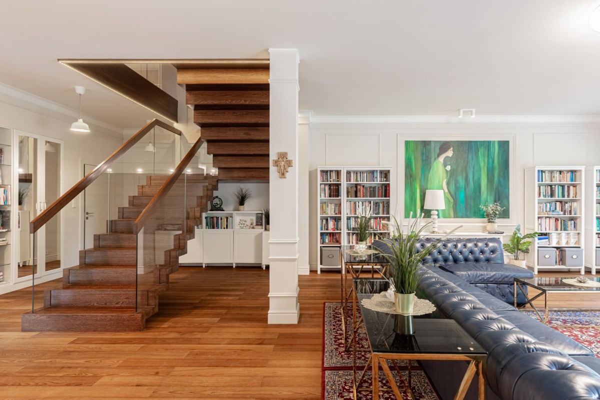 Dom 9 pokojowe na Sprzedaż