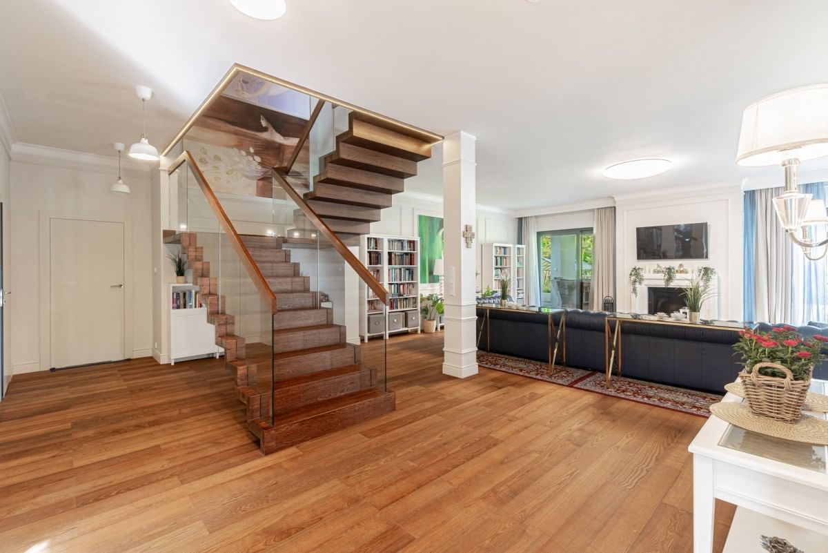 Dom 9 pokojowe na Sprzedaż