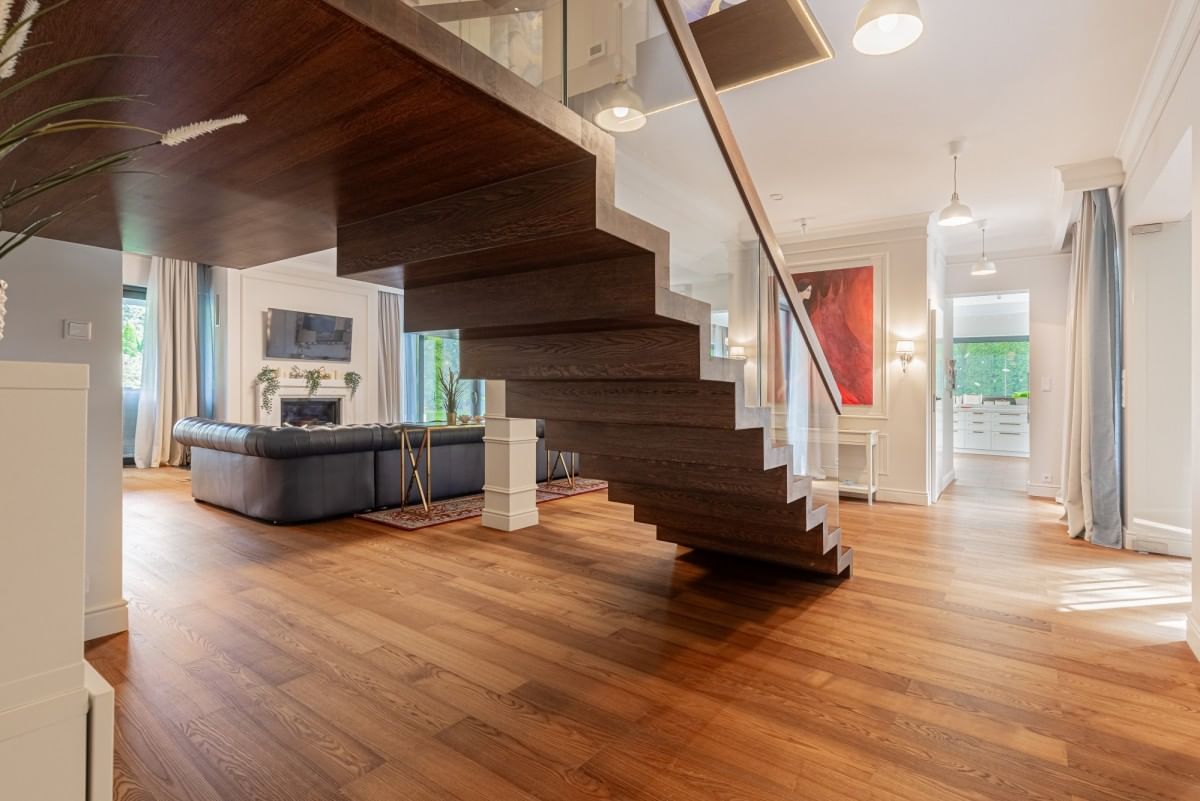 Dom 9 pokojowe na Sprzedaż