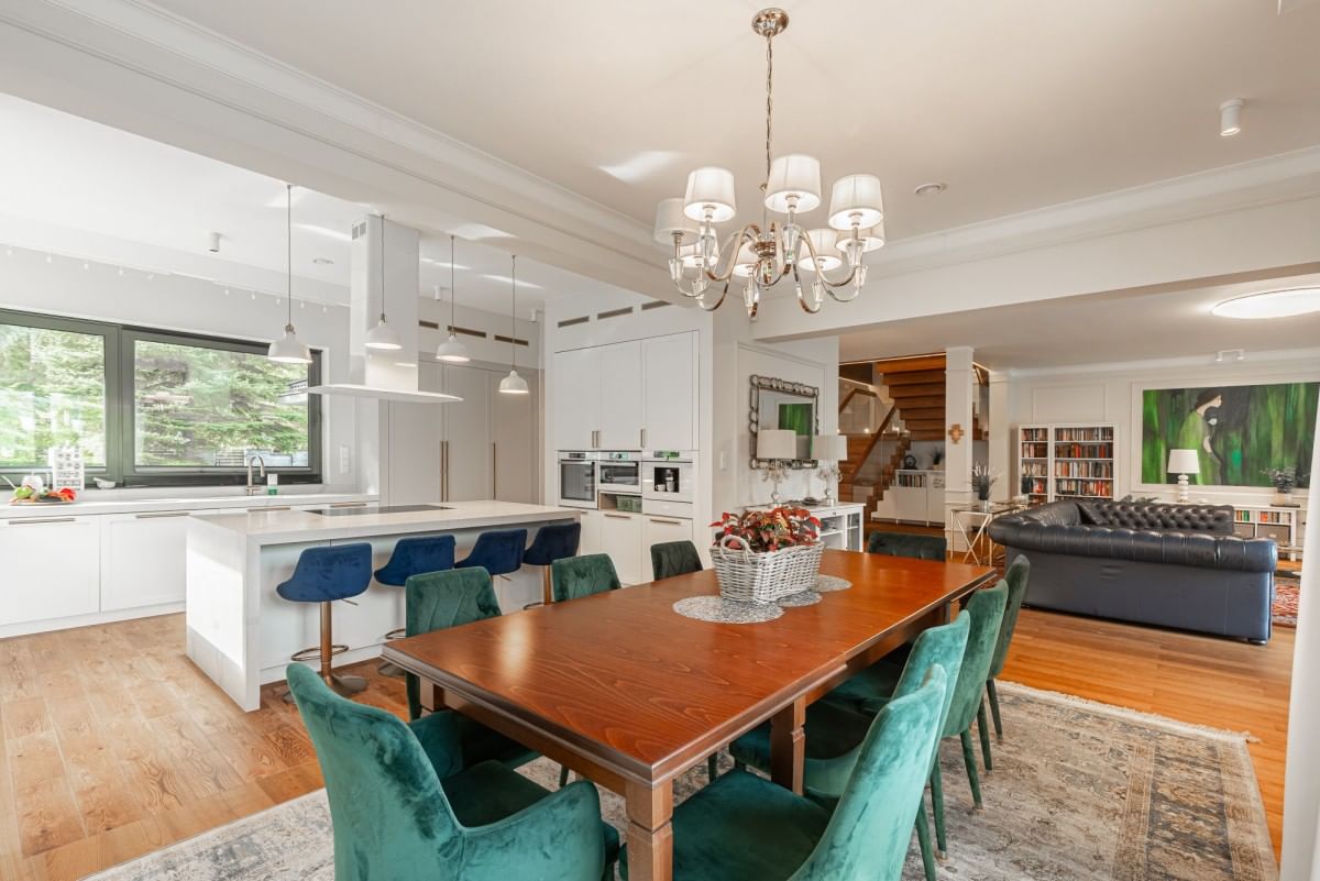 Dom 9 pokojowe na Sprzedaż