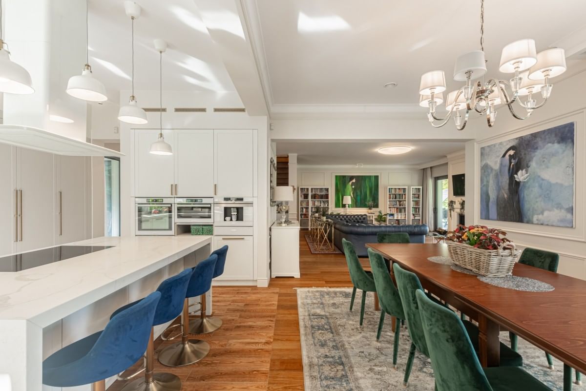 Dom 9 pokojowe na Sprzedaż