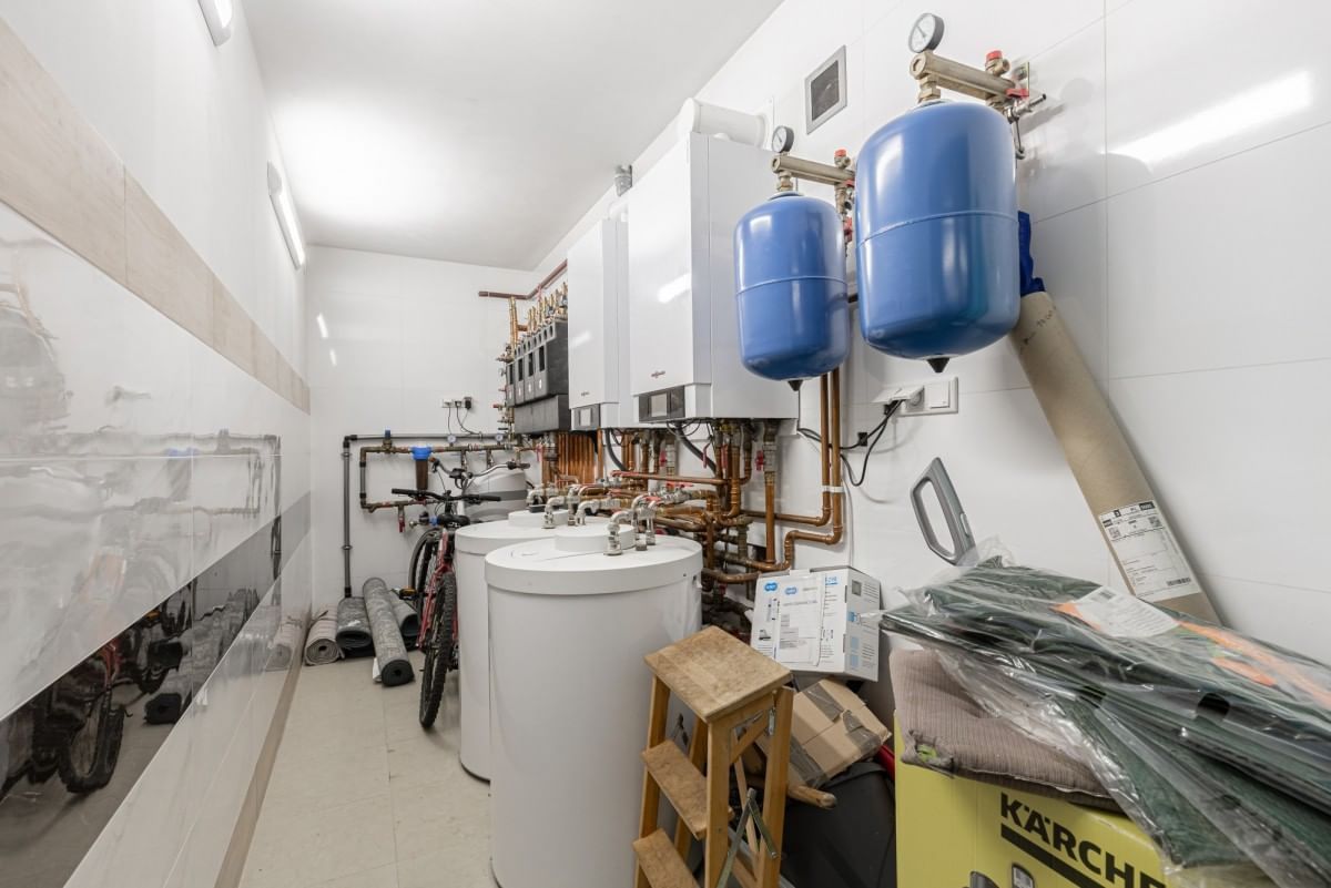 Dom 9 pokojowe na Sprzedaż