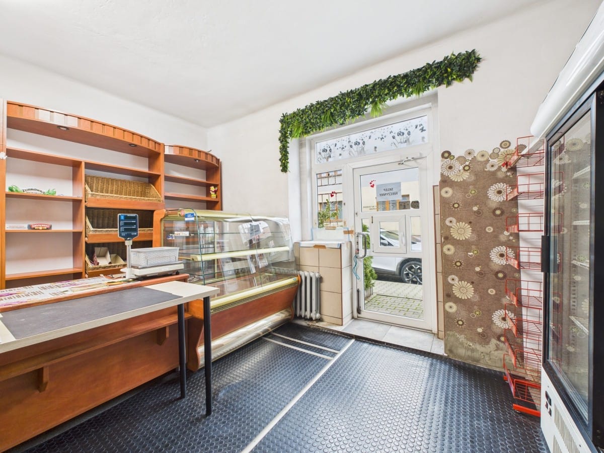 Dom 8 pokojowe na Sprzedaż