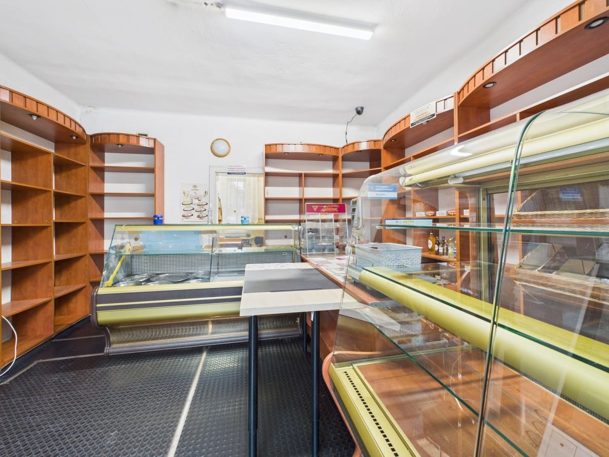 Dom 8 pokojowe na Sprzedaż