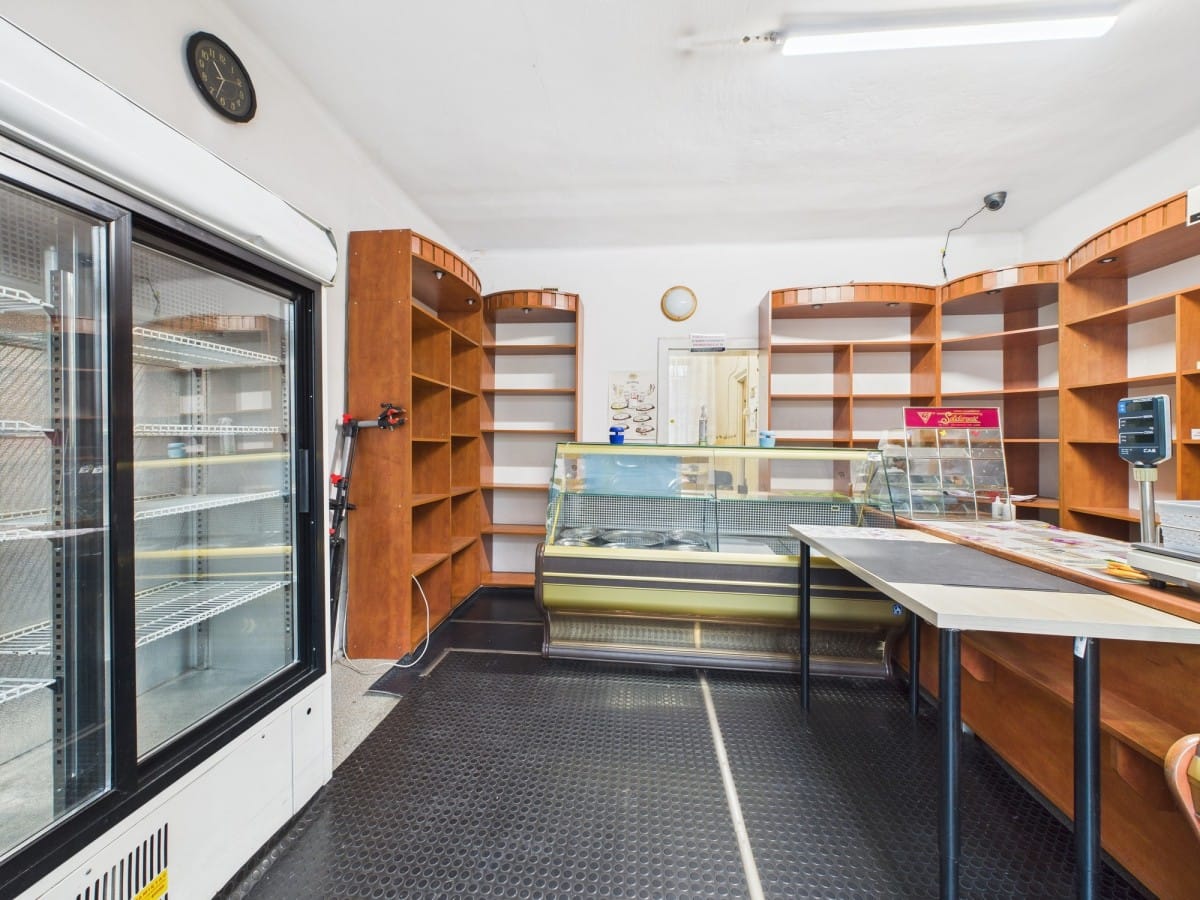 Dom 8 pokojowe na Sprzedaż