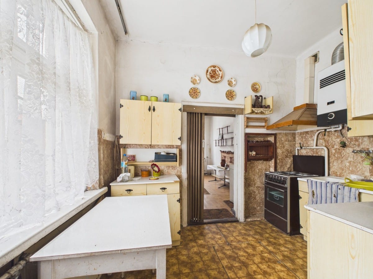 Dom 8 pokojowe na Sprzedaż