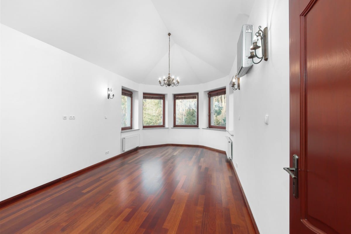 Dom 8 pokojowe na Sprzedaż