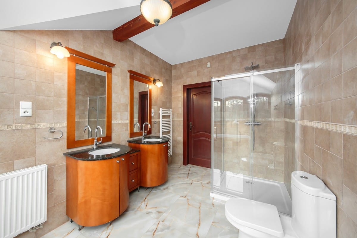 Dom 8 pokojowe na Sprzedaż