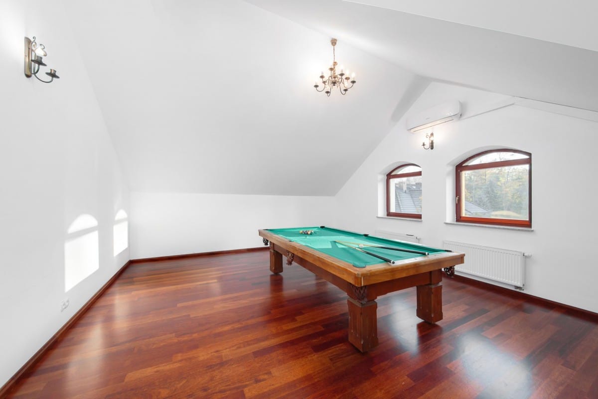 Dom 8 pokojowe na Sprzedaż