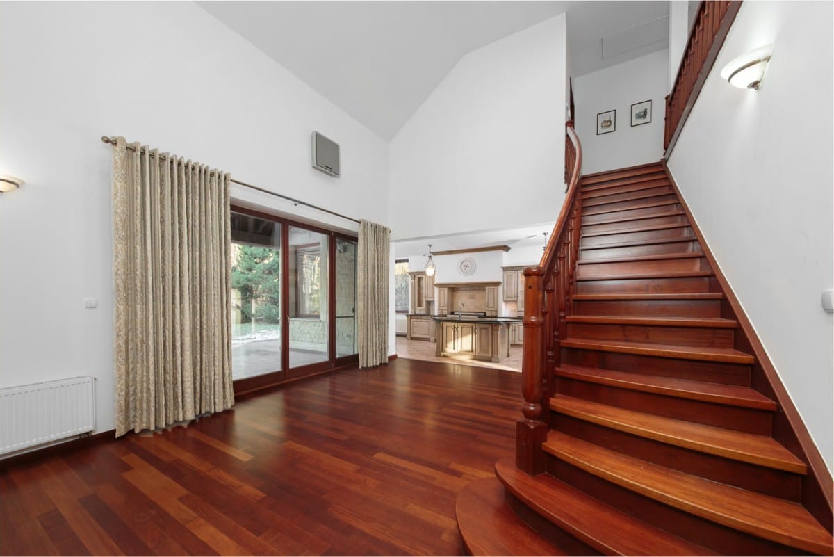 Dom 8 pokojowe na Sprzedaż