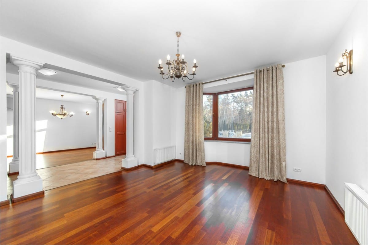 Dom 8 pokojowe na Sprzedaż