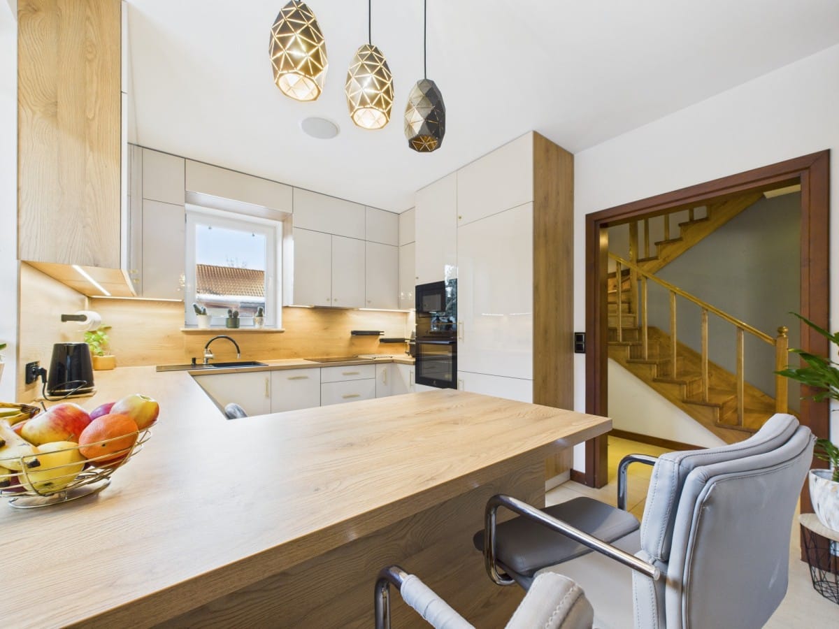 Dom 6 pokojowe na Sprzedaż