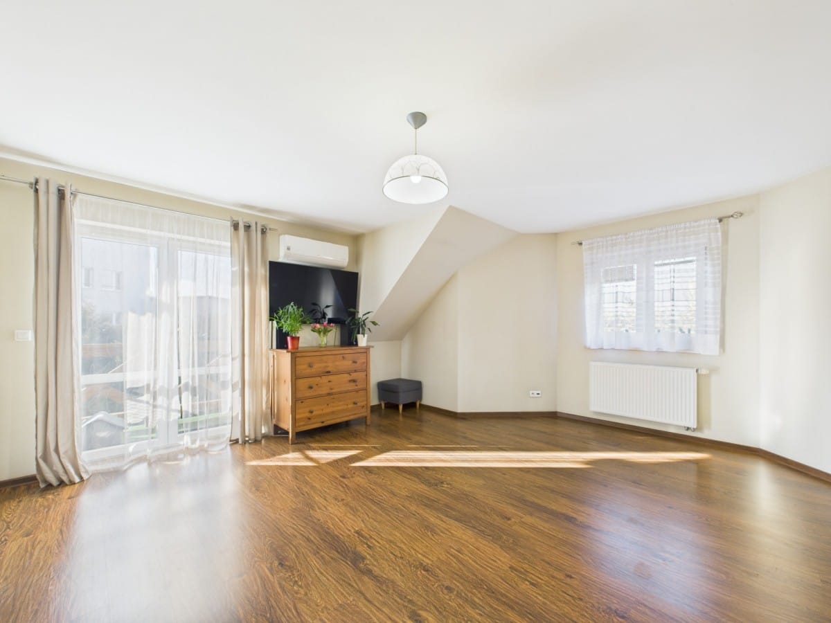 Dom 6 pokojowe na Sprzedaż