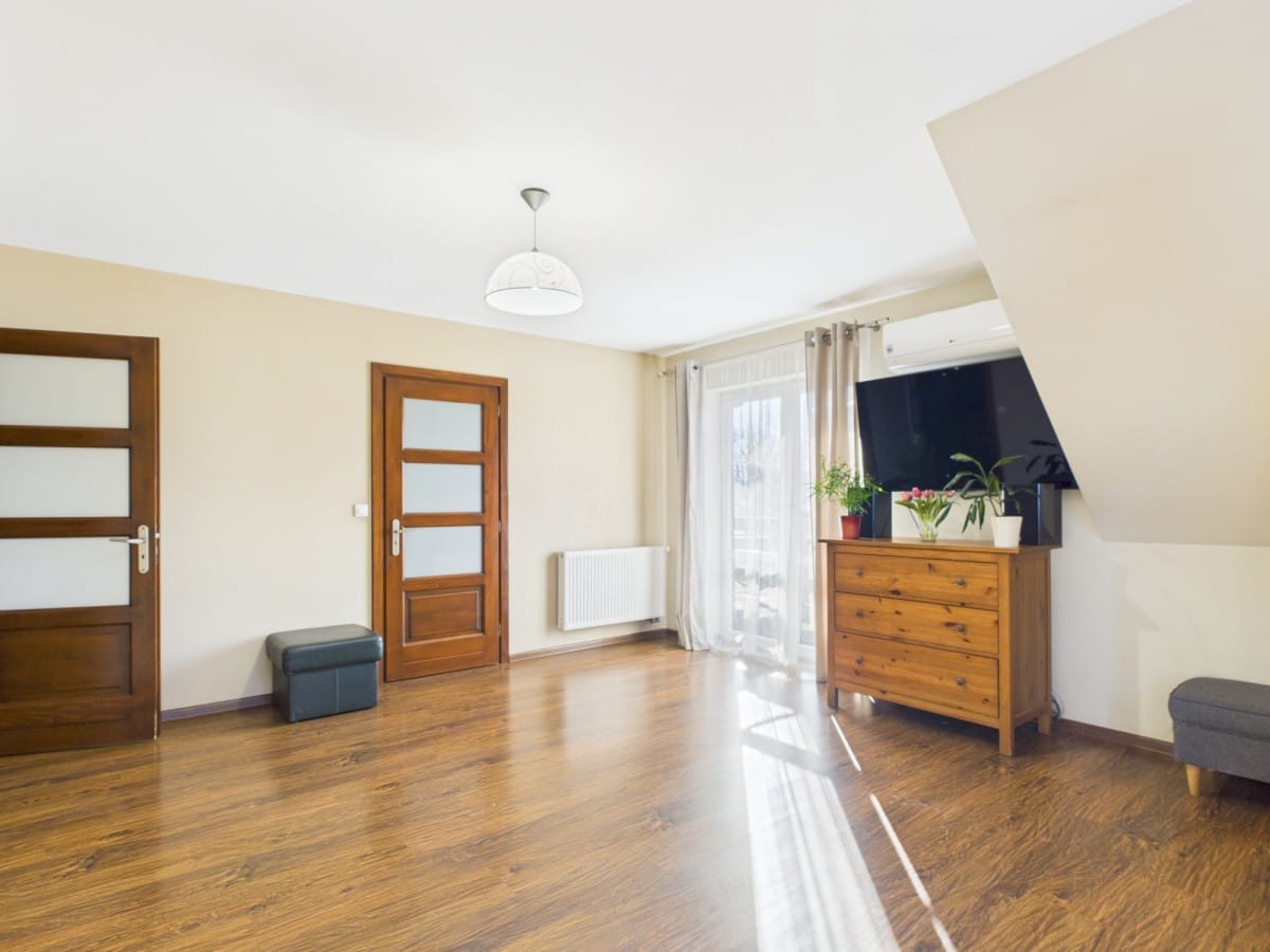 Dom 6 pokojowe na Sprzedaż