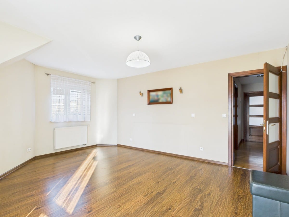 Dom 6 pokojowe na Sprzedaż