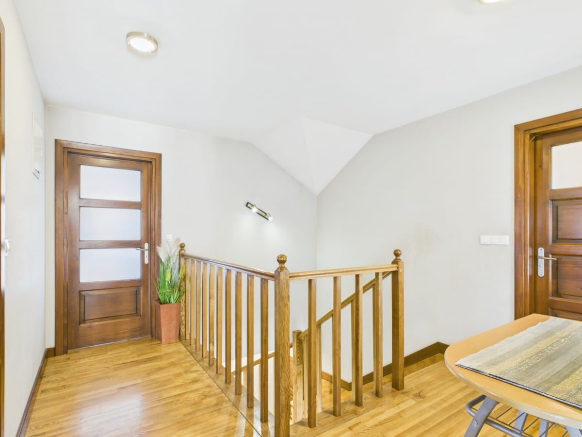 Dom 6 pokojowe na Sprzedaż