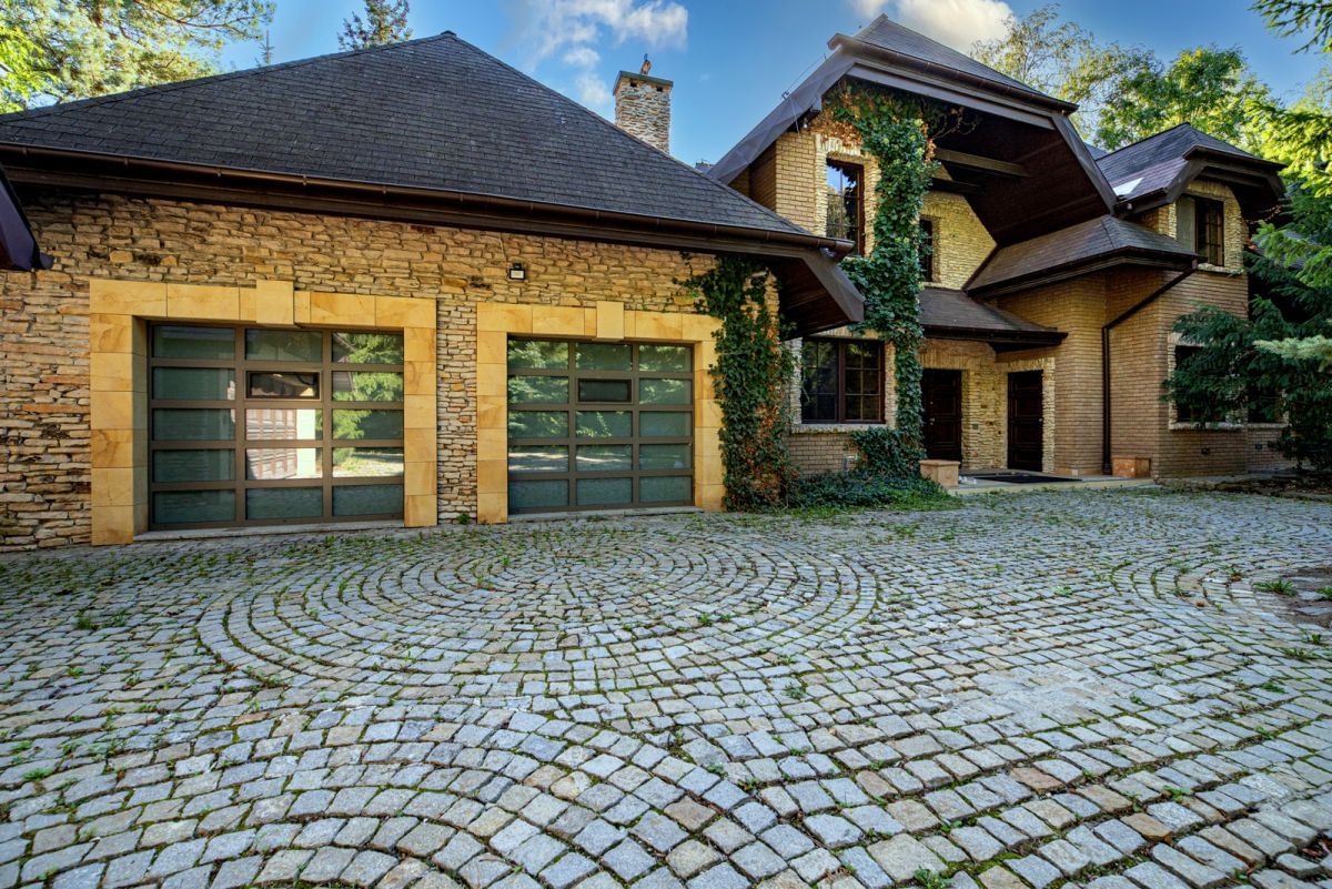 Dom 10 pokojowe na Sprzedaż