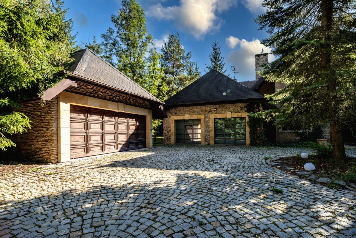 Dom 10 pokojowe na Sprzedaż