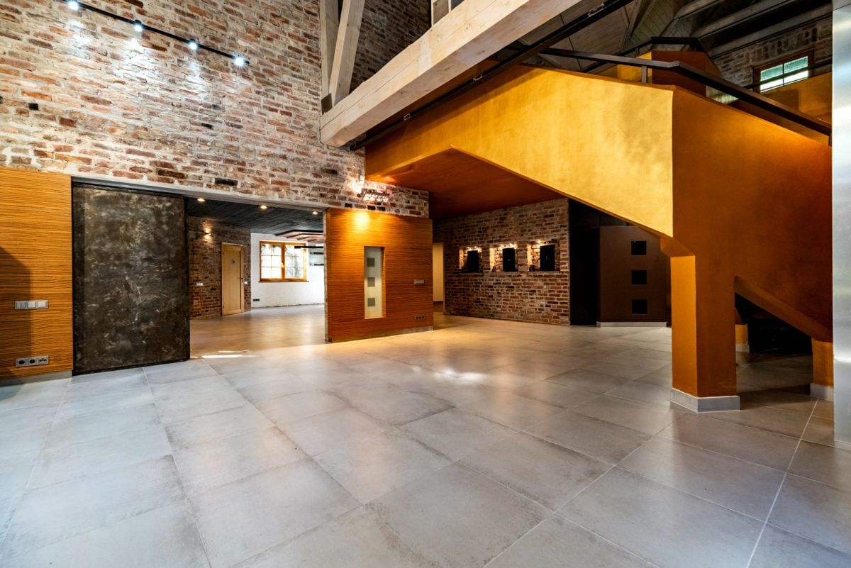 Dom 10 pokojowe na Sprzedaż