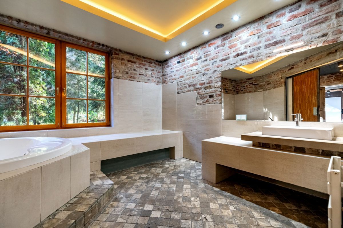 Dom 10 pokojowe na Sprzedaż